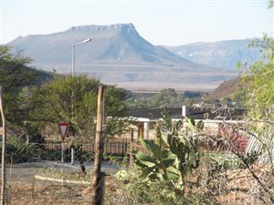 943 m² Land available in Graaff Reinet