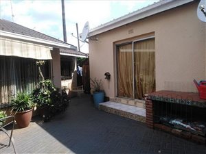 4 Bed House in Rhodesfield