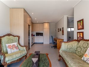 2 Bed Apartment in Somerset Lakes