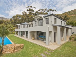4 Bed House in Steenberg