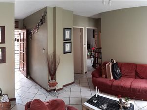 2 Bedroom Cluster in Die Hoewes