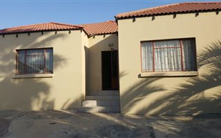 2 Bedroom House in Country View