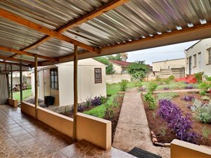 6 Bed House in Butterworth