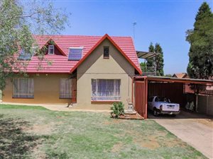 4 Bedroom House in Rooihuiskraal