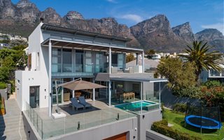 4 Bedroom House in Bakoven