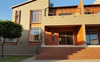 3 Bedroom Apartment in Laser Park