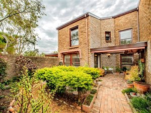 3 Bed Townhouse in Constantia