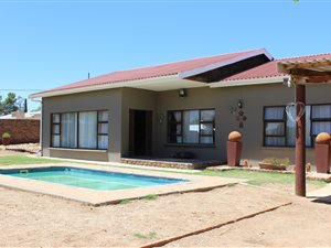 4 Bed House in Willowmore