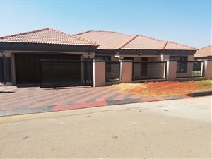 4 Bed House in Karen Park