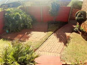 2 Bed Townhouse in Rooihuiskraal North