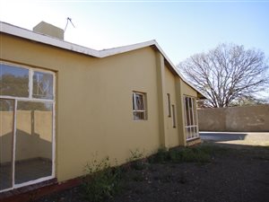 13 Bed House in Barry Hertzog Park