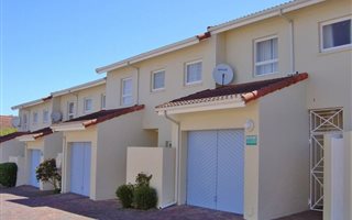 3 Bedroom Apartment in Seaside Longships