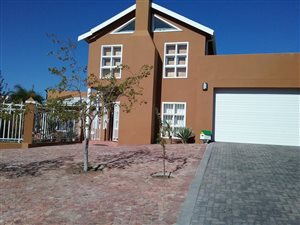 4 Bed House in Langerug