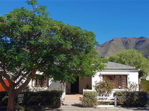 4 Bed House in Graaff Reinet