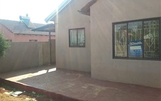 2 Bedroom House in Villa Liza