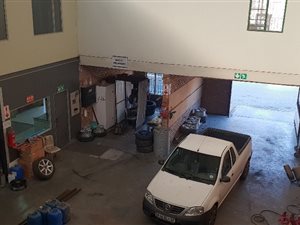 400 m² Commercial space in Hennopspark