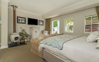 4 Bedroom House in Helderrand