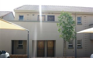 Bachelor apartment in Hazeldean (Silverlakes Surroundings)