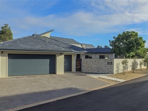 4 Bed House in Arabella Country Estate