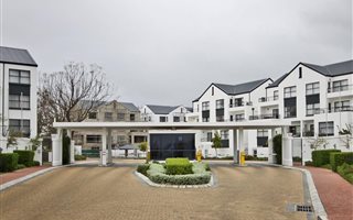 1 Bedroom Apartment in Somerset West Central