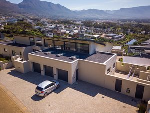 5 Bed House in Stonehurst Mountain Estate