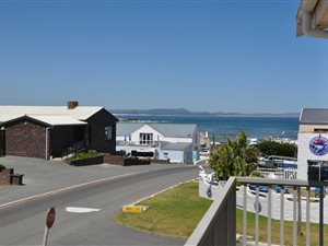 5 Bed House in Van Dyks Bay