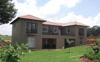 4 Bedroom House in Zwavelpoort