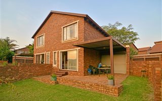 2 Bedroom Townhouse in Wilgeheuwel