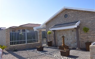 2 Bedroom House in Reebok