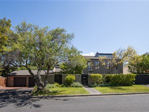 5 Bed House in Bergvliet