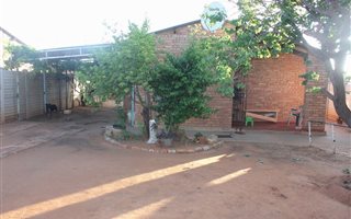 2 Bedroom House in Roodepan