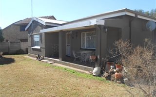 3 Bedroom House in Rothdene