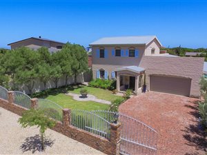 3 Bed House in Sandbaai