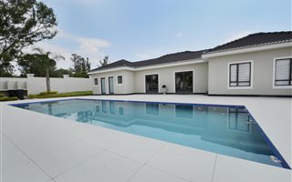 2 Bedroom Apartment in Carlswald North Estate
