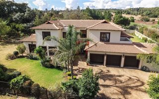 5 Bedroom House in Zwavelpoort