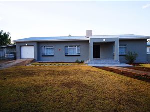 3 Bedroom House in Komani Park