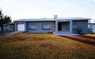 3 Bedroom House in Komani Park