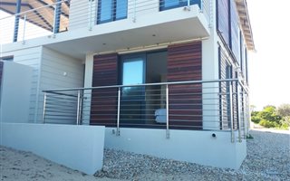 4 Bedroom House in Meerenbosch