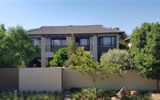 2 Bedroom House in Maroeladal