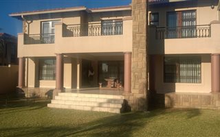 4 Bedroom Townhouse in Ruimsig