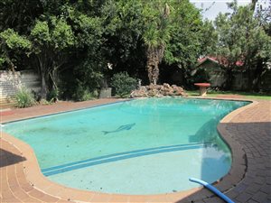 4 Bed House in Aston Manor