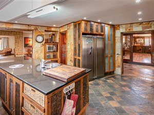 5 Bed House in Libradene