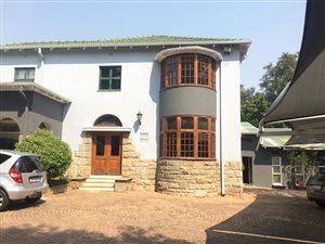 211 m² Commercial space in Saxonwold