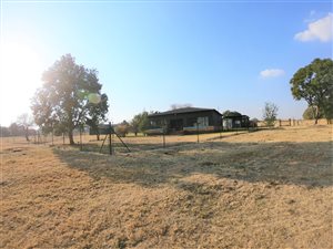 1.4 ha Farm in Golf View