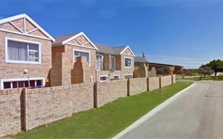 4 Bedroom Townhouse in Port Elizabeth Central