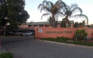 2 Bedroom Apartment in Geelhoutpark