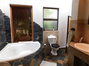 6 Bed House in Walkerville