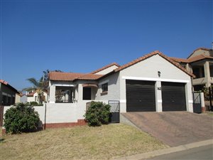 2 Bed Cluster in Bloubosrand