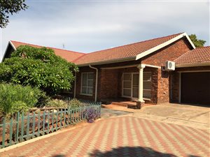 8.6 ha Farm in Rustenburg Central