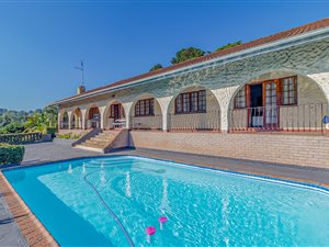 4 Bed House in Woodside